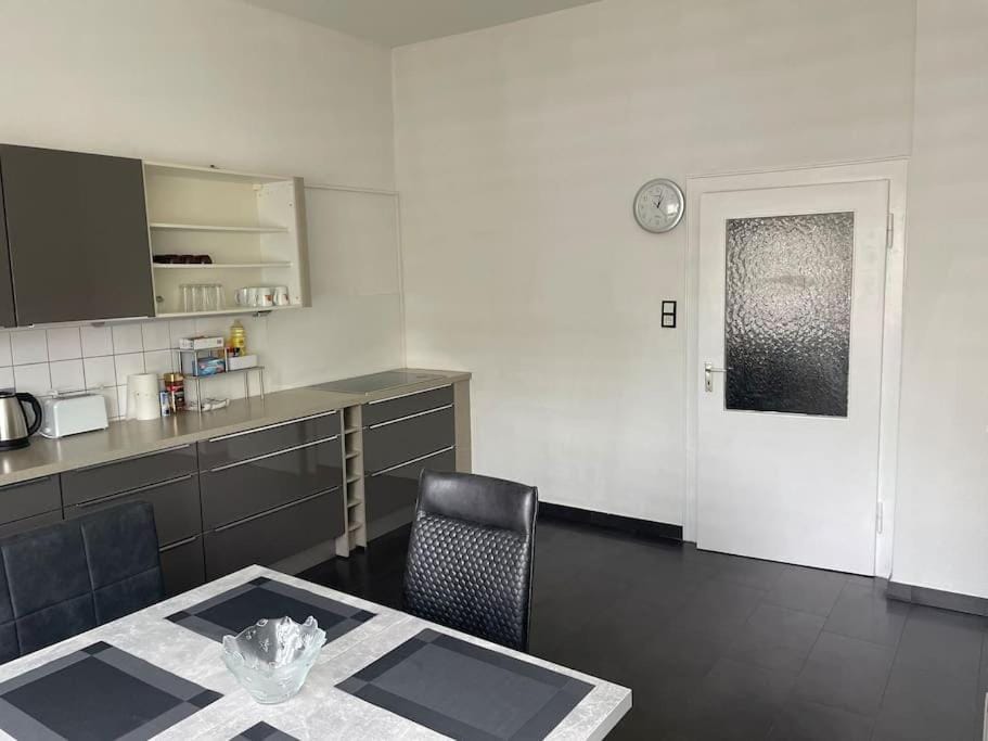 OnThePoint, Erdgeschoss, Abstellplatz für Fahrräder, City und Innenhafen 5 Gehminuten!!! Apartment in Duisburg
