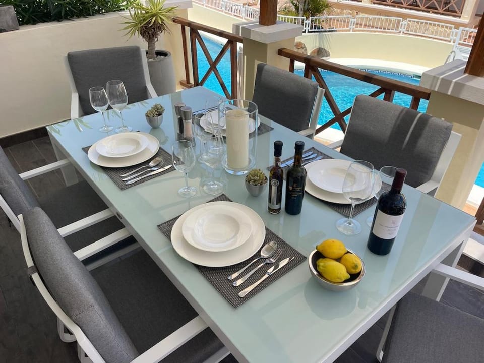 Seating area, Dining area