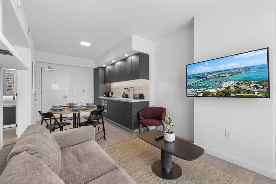 TV and multimedia, Living room, Seating area, Dining area