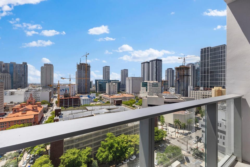 View (from property/room), Balcony/Terrace, City view