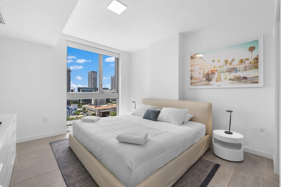 Bed, Seating area, Bedroom
