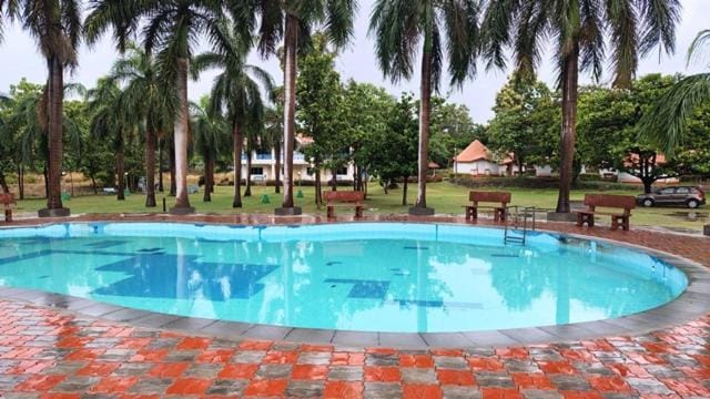 Swimming pool
