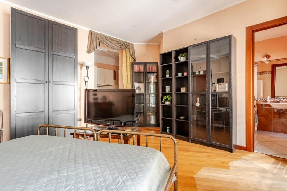 TV and multimedia, wardrobe