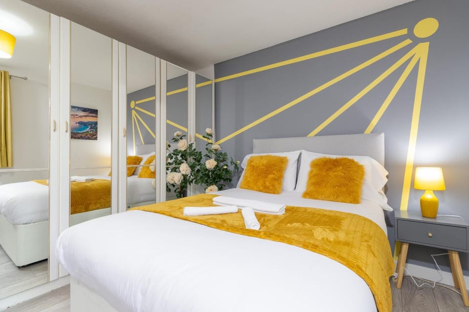 Bed, Photo of the whole room, Bedroom