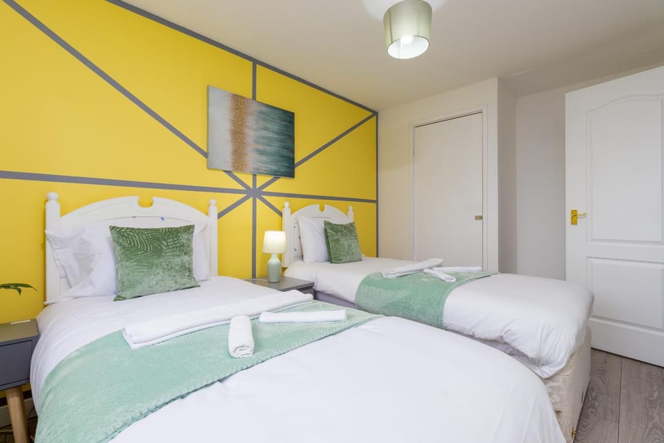 Bed, Photo of the whole room, Bedroom, towels, wardrobe