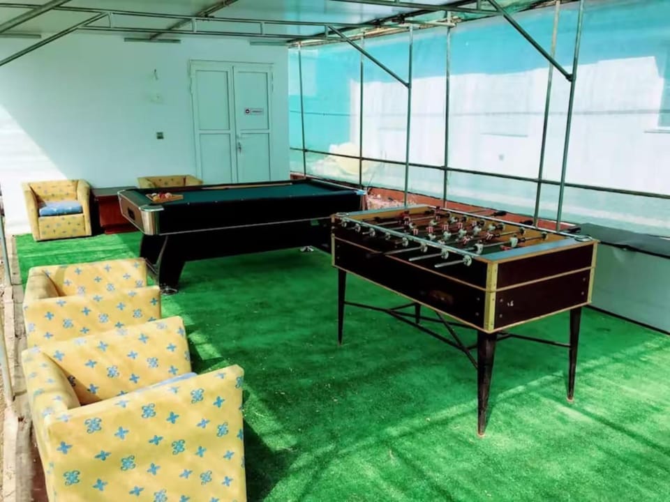 Billiard, Game Room