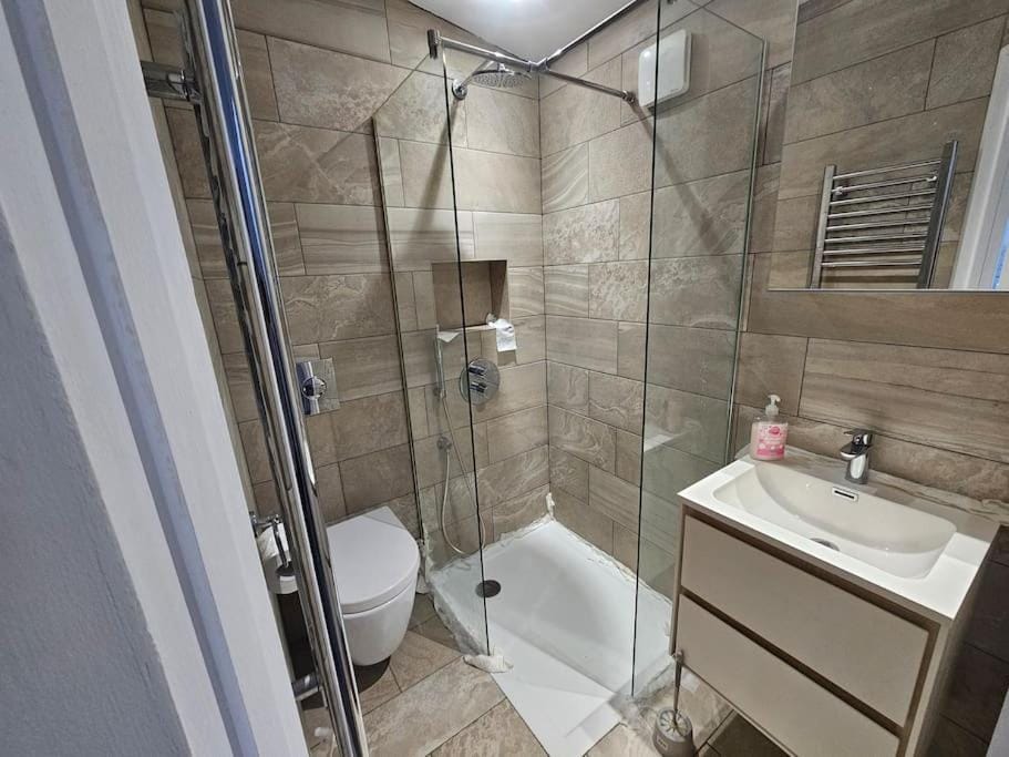 Shower, Toilet, Bathroom