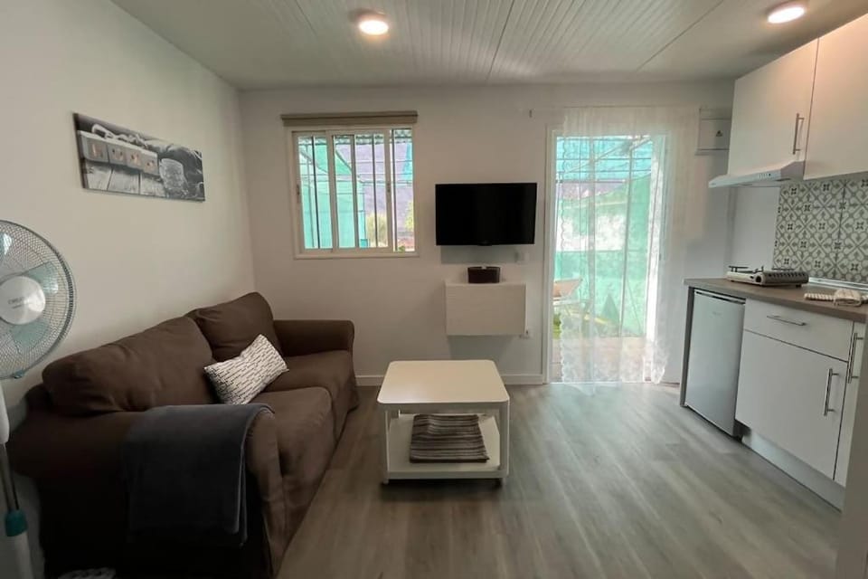 Renovated Tiny House Apartment in Comarca Sur