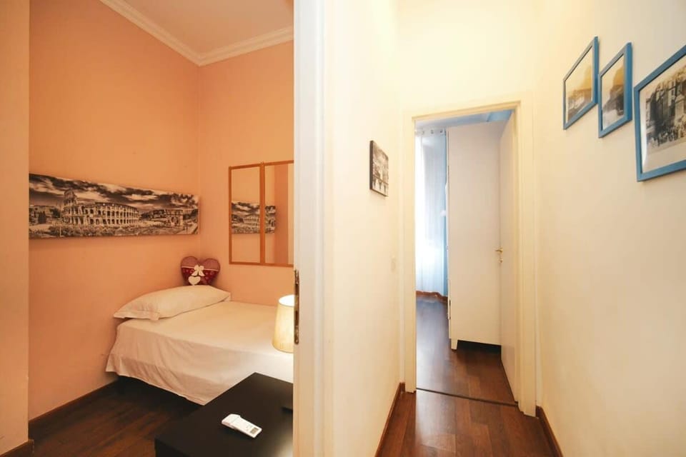 Pettinari by BuddyRent Apartment in Rome