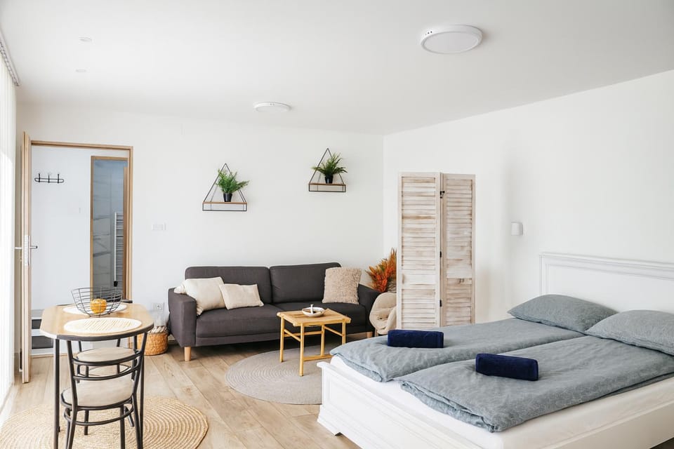 Bed, Living room, Seating area