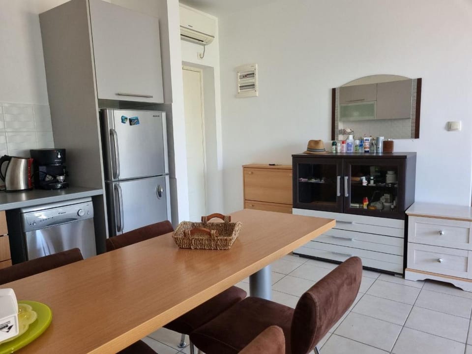 Kitchen or kitchenette, pet friendly, stove