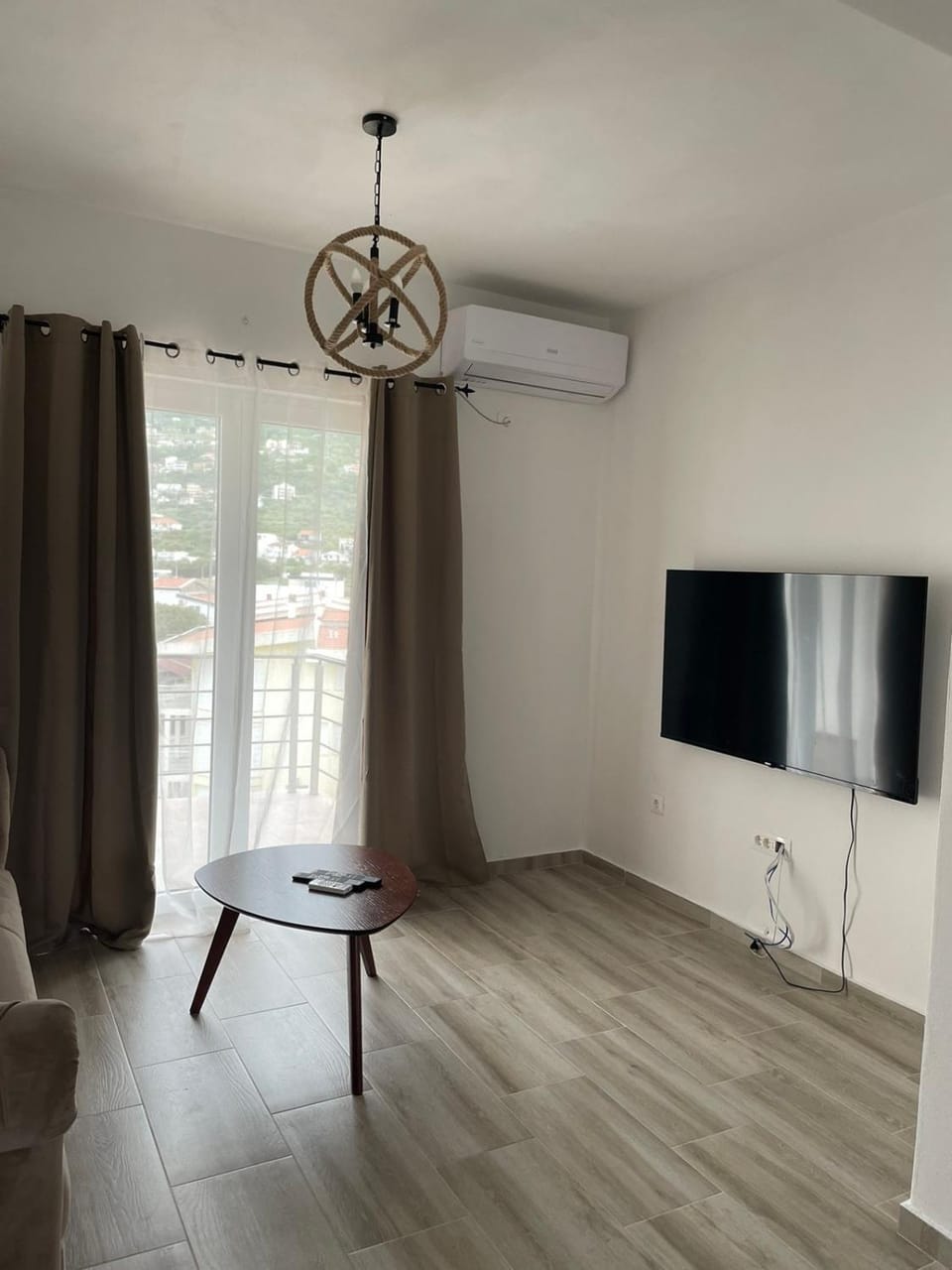 TV and multimedia, Living room, Evening entertainment, air conditioner