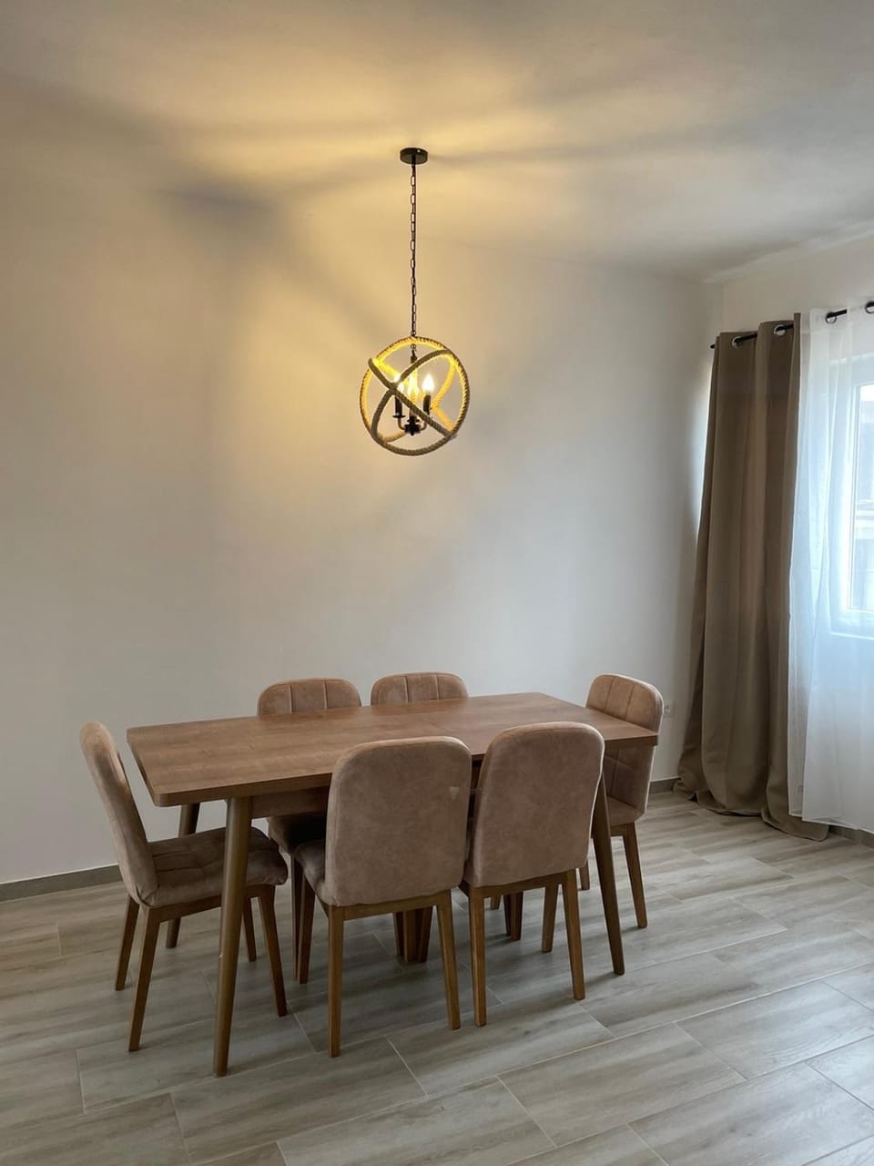 Seating area, Dining area