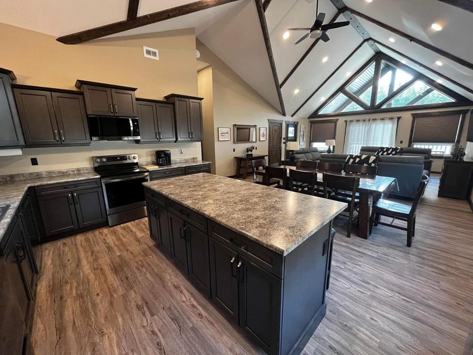 Whispering Pines Cabin Cabin in Valemount