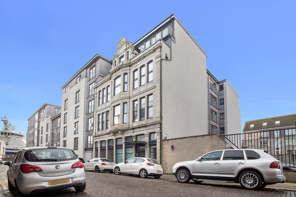 Property building, Neighbourhood, Street view, Location