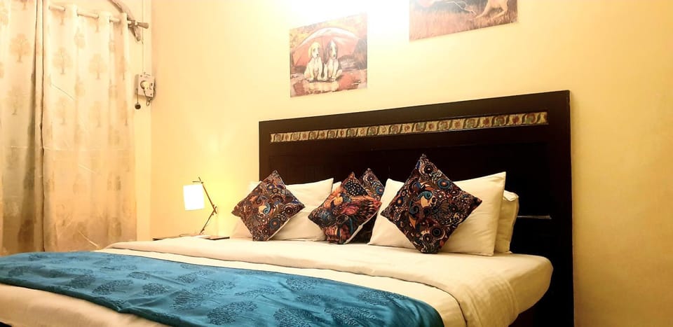 CALANGUTE BEACH VILLA # 3BHk # POOL # KITCHEN # 300MTS TO BEACH by GR Stays Villa in Calangute