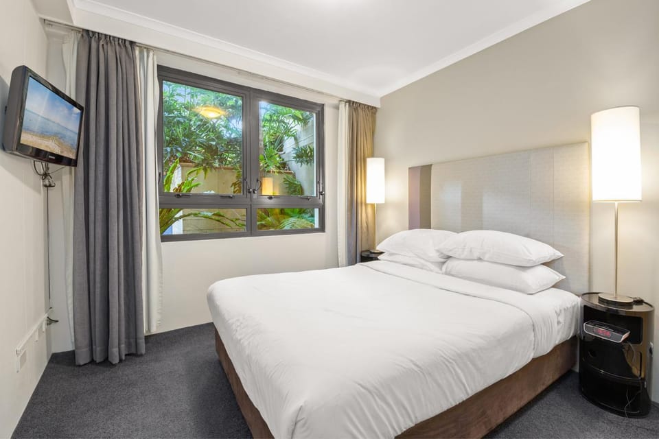 Contemporary 1-Bed First Floor Unit with Pool Apartment in Parramatta