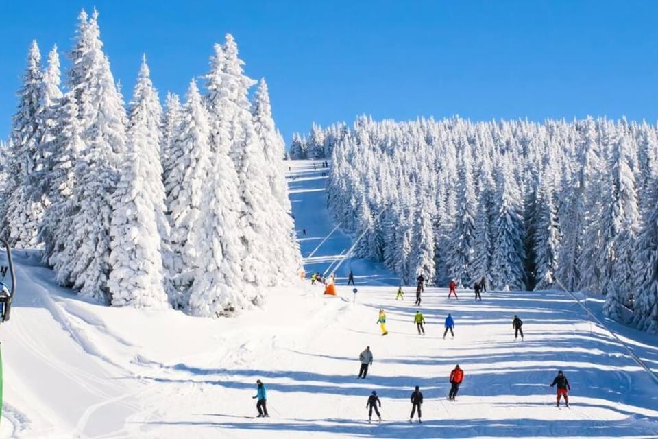 10 guest Ski Chalet Pools Golf Ski Hike Chalet in Vernon Township