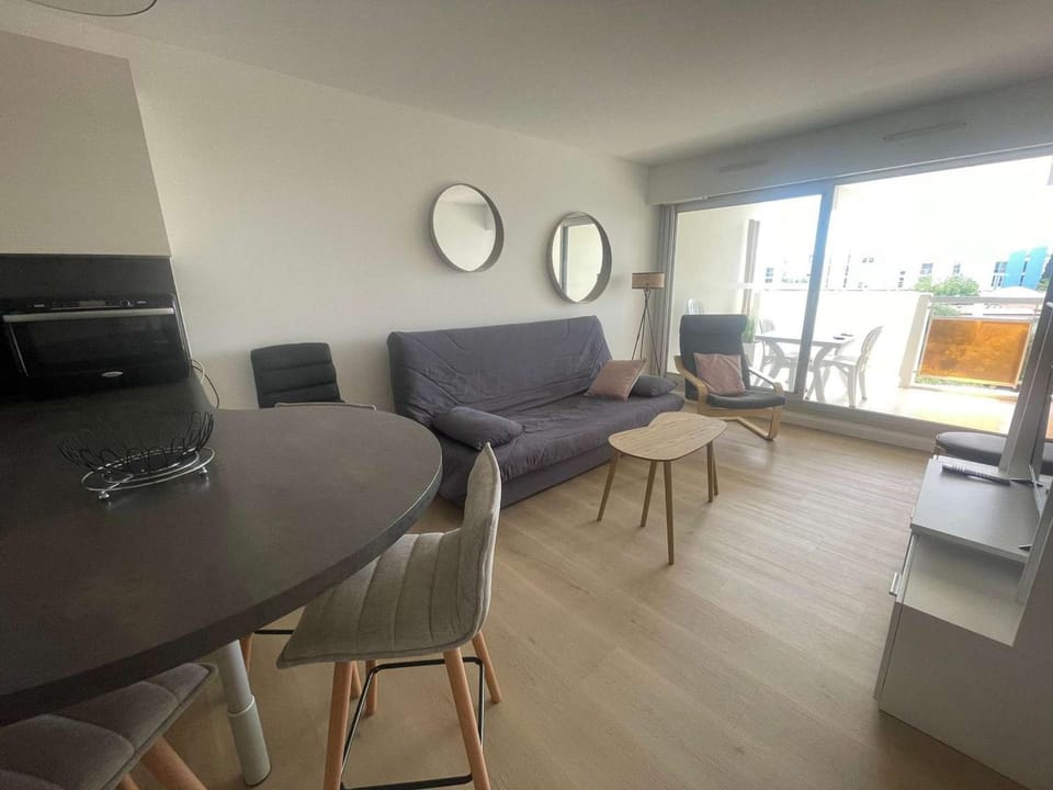 Appartement T2 Cabine à La Grande-Motte, Proche Plage et Commerces, Parking Privé - FR-1-328-224 Cabin in La Grande-Motte