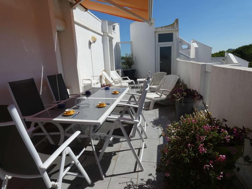 3 pièces avec grande terrasse à 50m de la plage et commerces, parking privé - FR-1-328-225 Apartment in La Grande-Motte