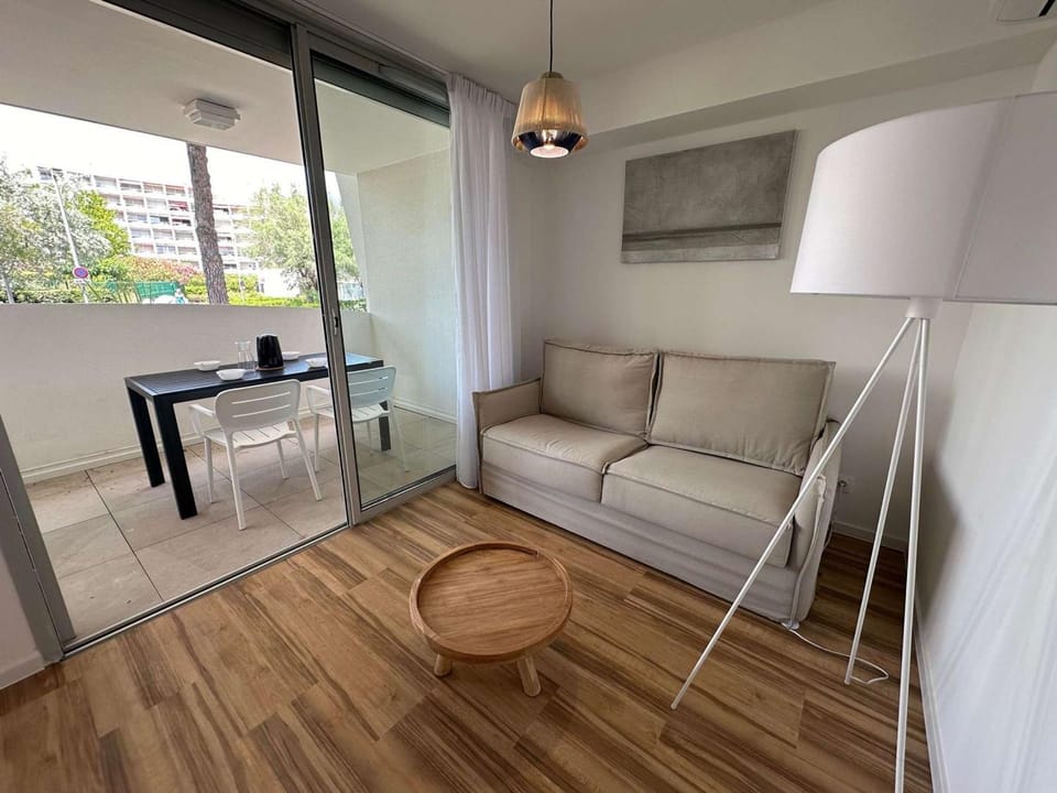 Appartement Climatisé, Proche Plage et Commerces, 4 Pers., Parking Privé, Quartier du Couchant - FR-1-328-235 Apartment in La Grande-Motte