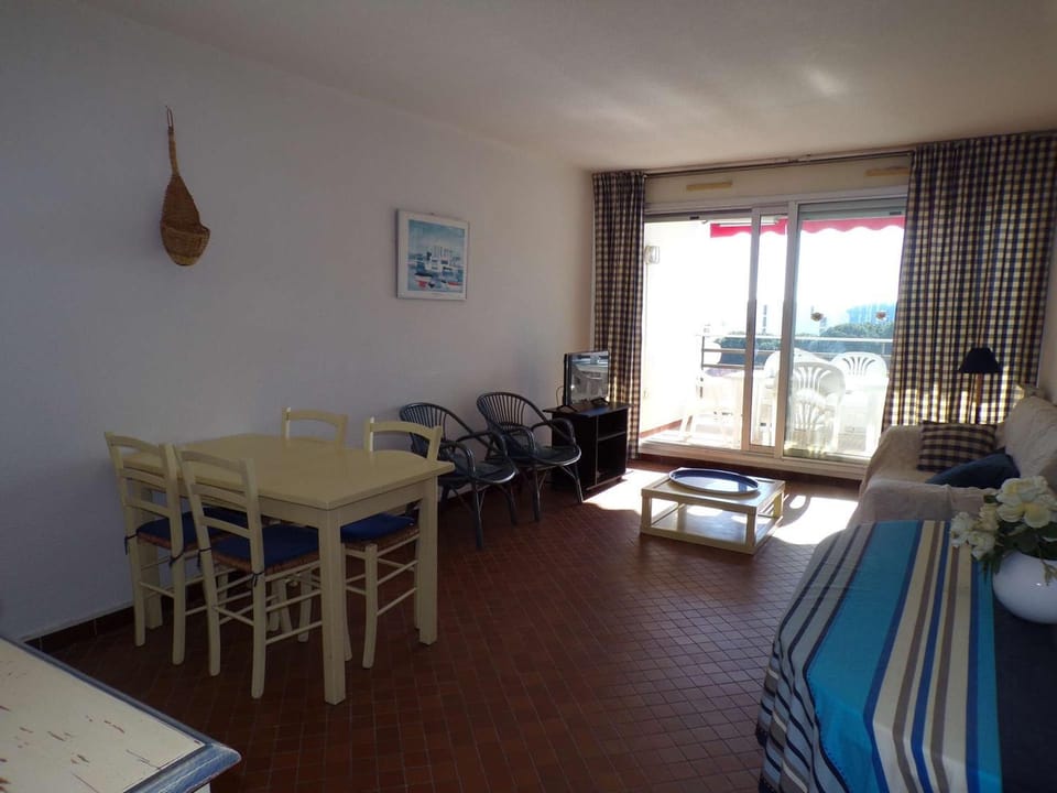 3 pièces avec piscine, proche plage, wifi, parking - idéal familles - FR-1-328-257 Apartment in La Grande-Motte