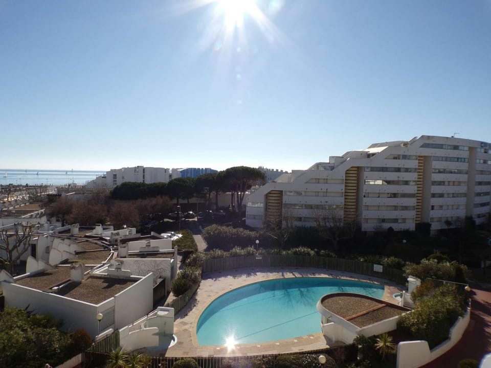 3 pièces avec piscine, proche plage, wifi, parking - idéal familles - FR-1-328-257 Apartment in La Grande-Motte