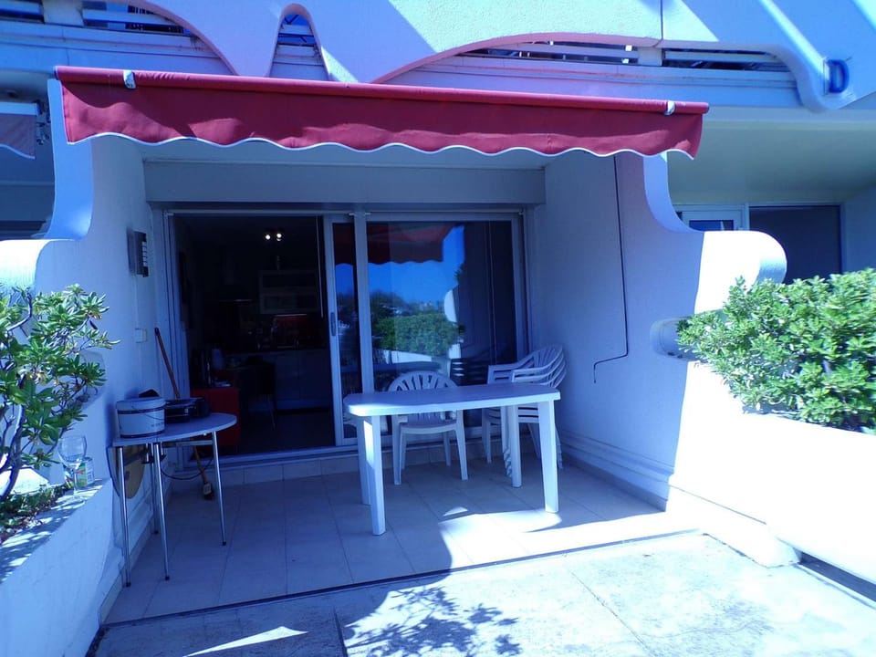Studio avec Piscine, Proche Plage et Commerces - Terrasse et Parking - FR-1-328-244 Apartment in La Grande-Motte