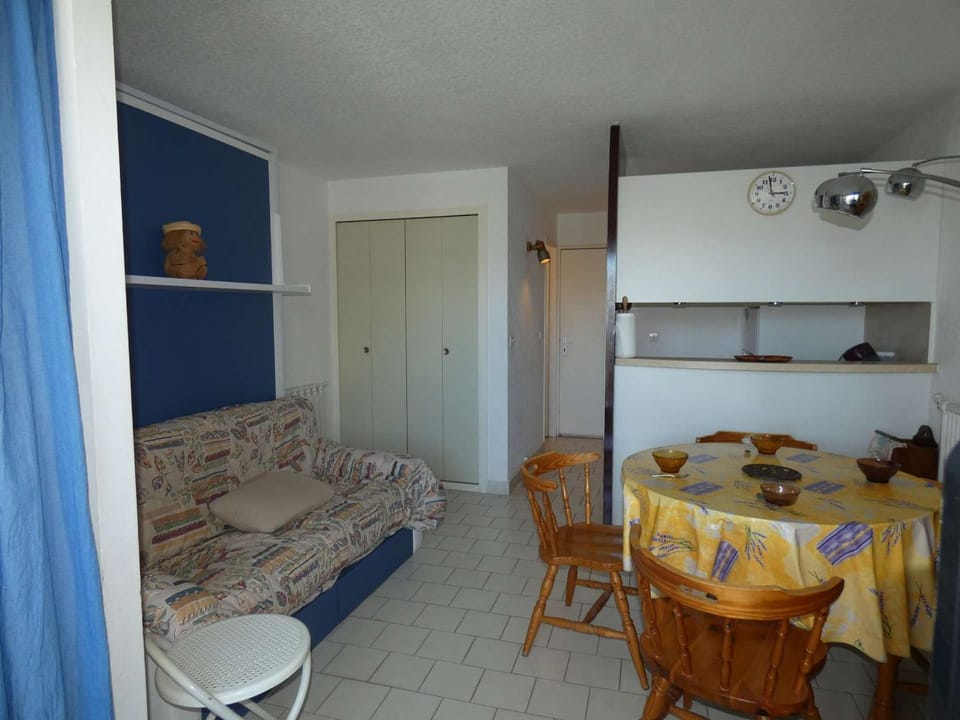Agréable studio cabine proche plage, verdure et commerces, parking privé, pour 4 personnes - FR-1-328-252 Cabin in La Grande-Motte