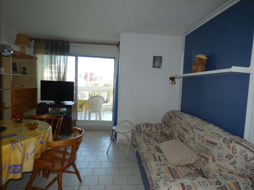 Agréable studio cabine proche plage, verdure et commerces, parking privé, pour 4 personnes - FR-1-328-252 Cabin in La Grande-Motte