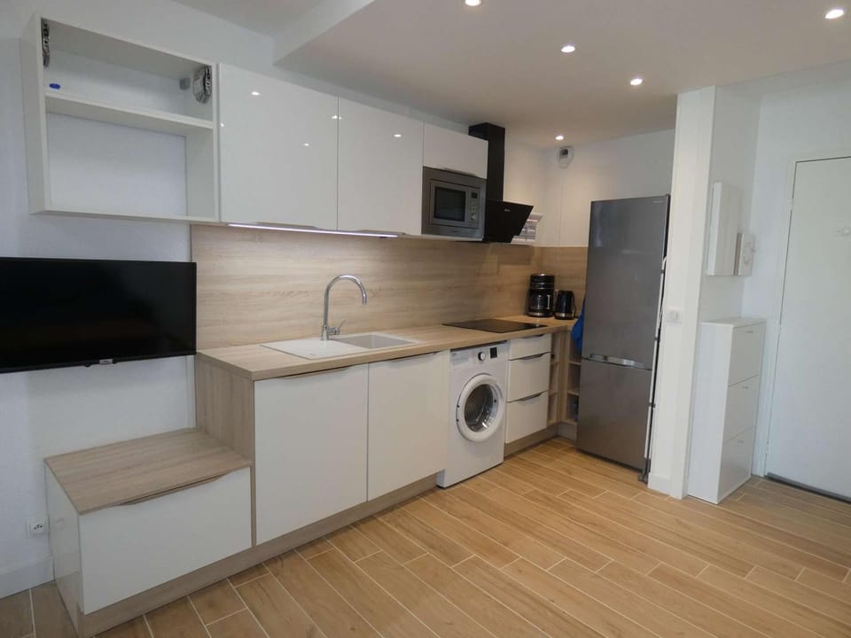 Studio Cabine Neuf, Résidence Calme, Proche Plage, Parking Privé, Clim, Wifi, Idéal Famille - FR-1-328-243 Cabin in La Grande-Motte