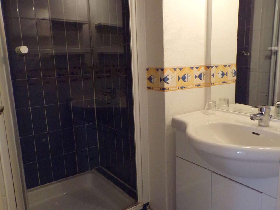 Studio cabine avec piscine, proche plage et commerces - FR-1-328-263 Cabin in La Grande-Motte