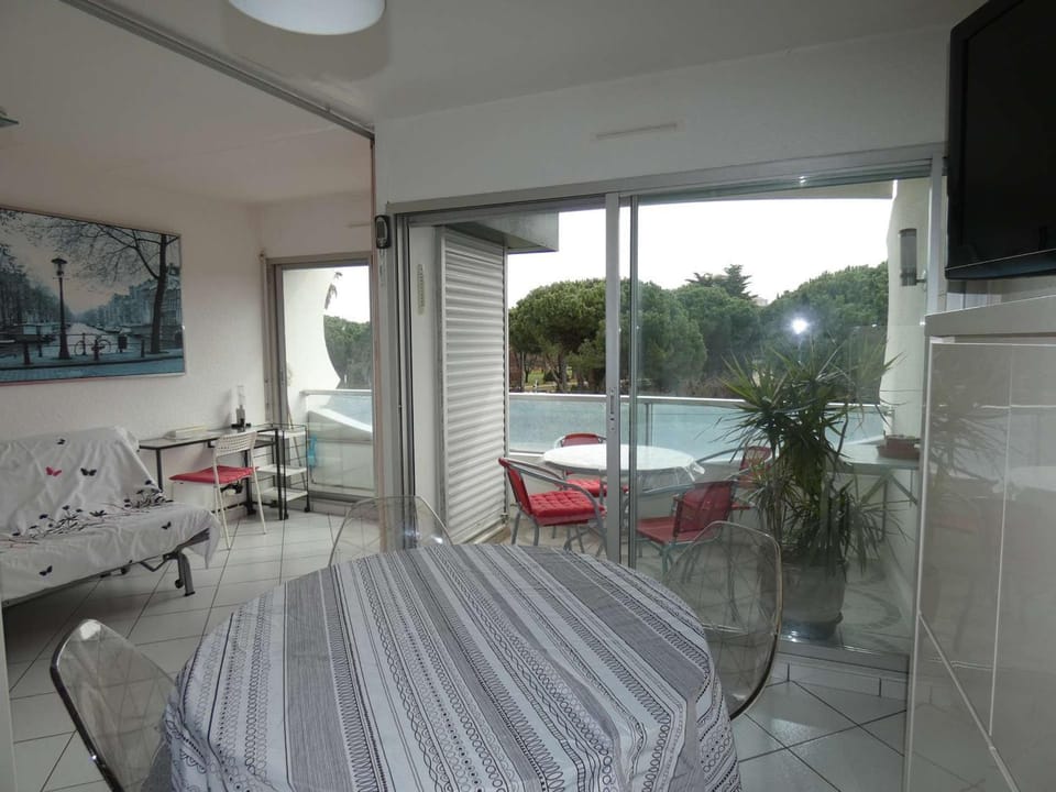 Appartement 2 pièces avec piscine, parking privé, proche commerces et plage, exposé sud - FR-1-328-264 Apartment in La Grande-Motte