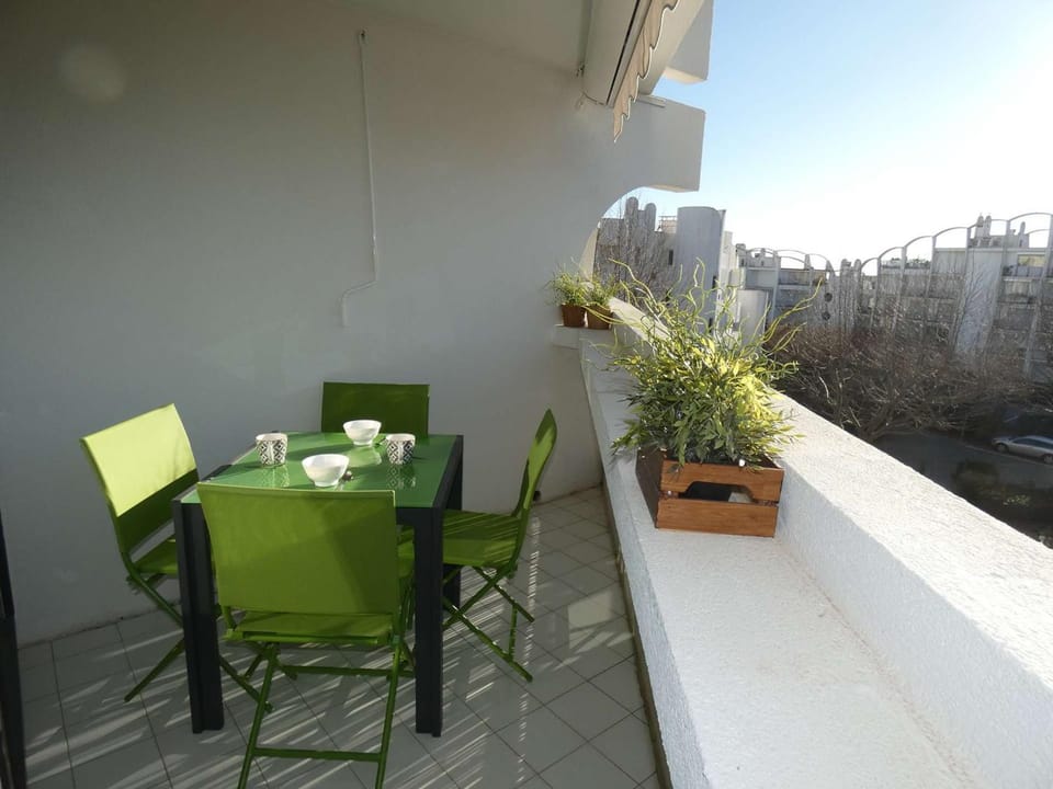 Studio Cabine Moderne, 100m de la Plage, Parking et Wifi Inclus - FR-1-328-253 Cabin in La Grande-Motte