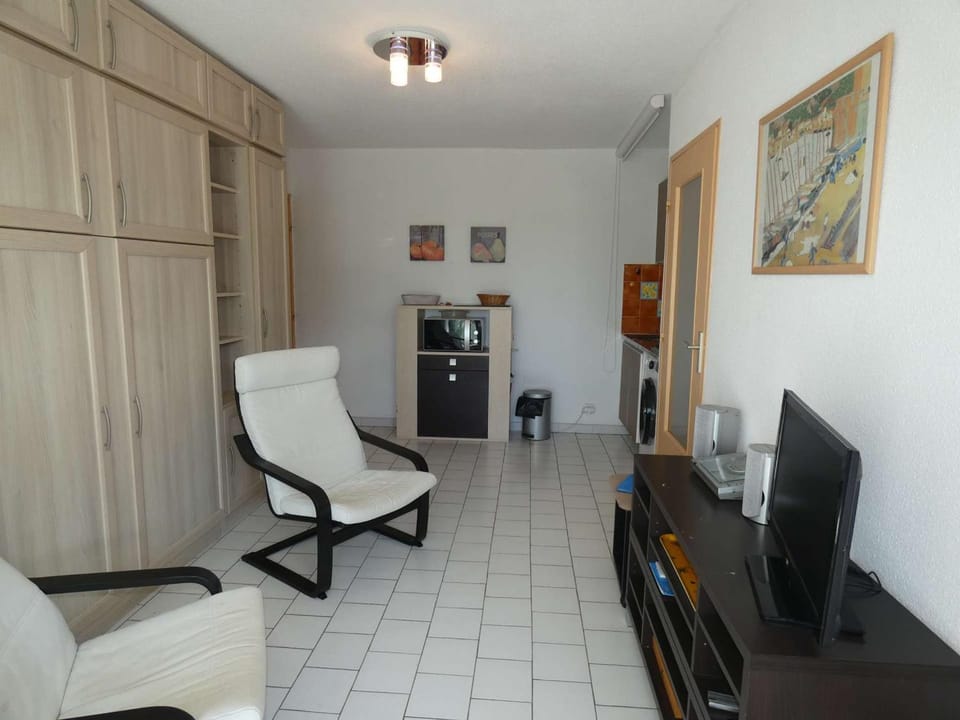 Studio cabine avec piscine, climatisation, garage, à 300m plage - FR-1-328-259 Cabin in La Grande-Motte