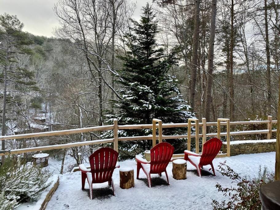 Mystic Creek Retreat (next to Blue Ridge) House in Georgia