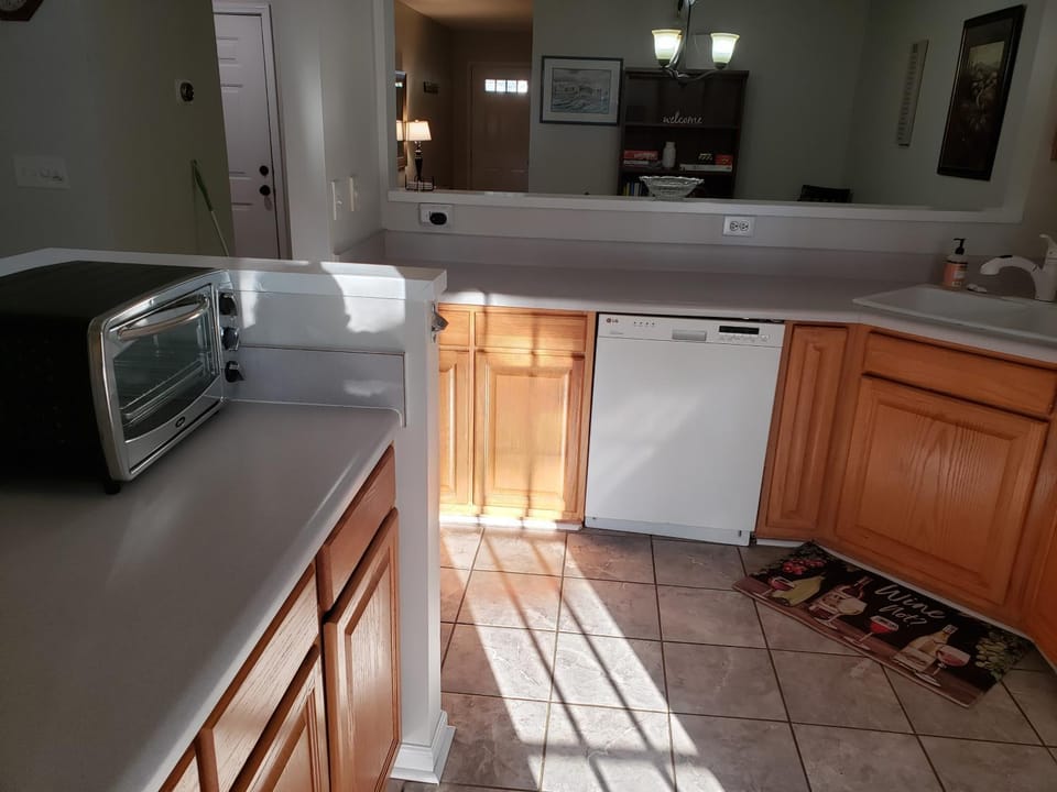 Kitchen or kitchenette, dishwasher