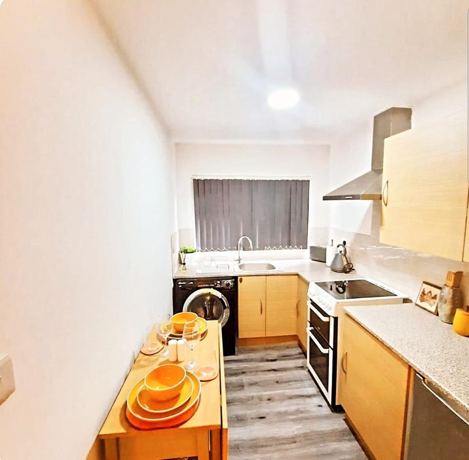Kitchen or kitchenette, Dining area, oven, stove, toaster