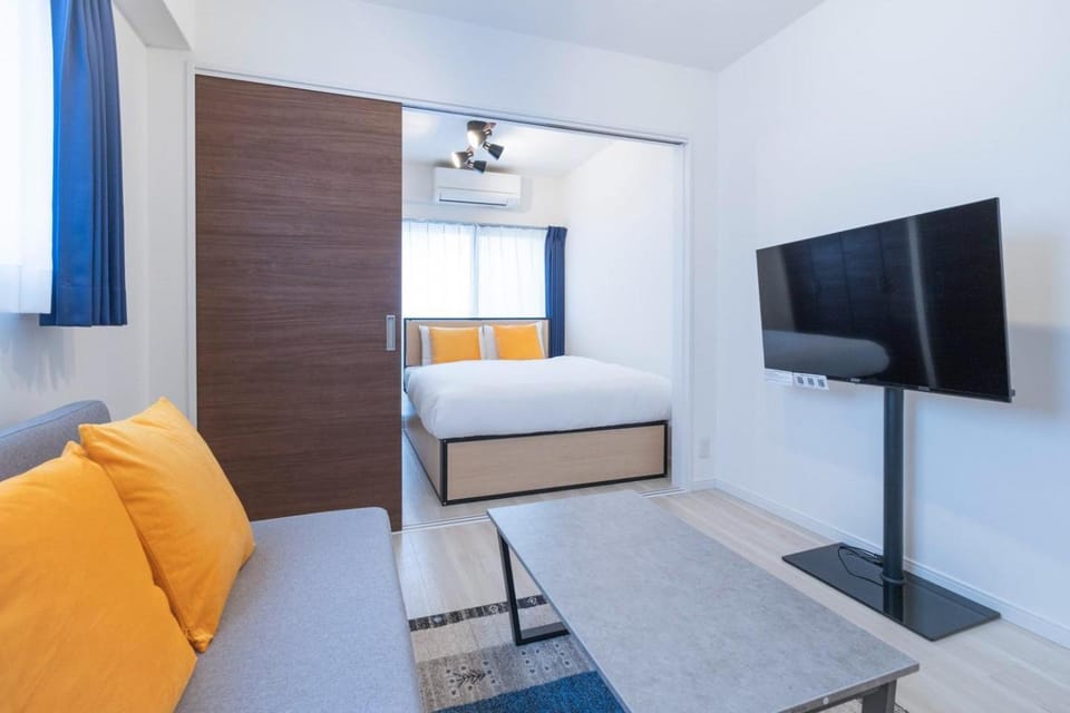 Bed, TV and multimedia, Living room, Seating area, Bedroom