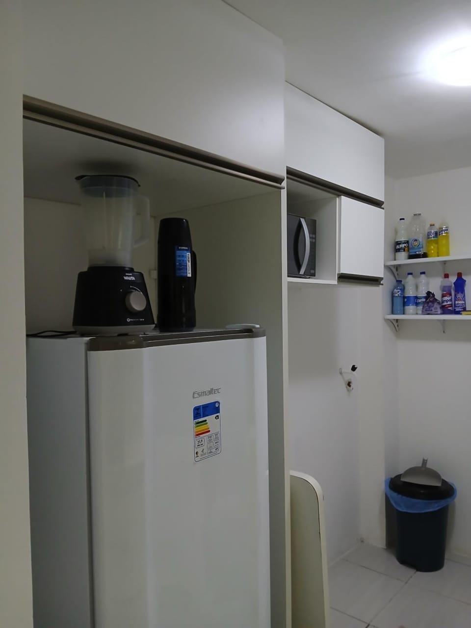 Kitchen or kitchenette, oven