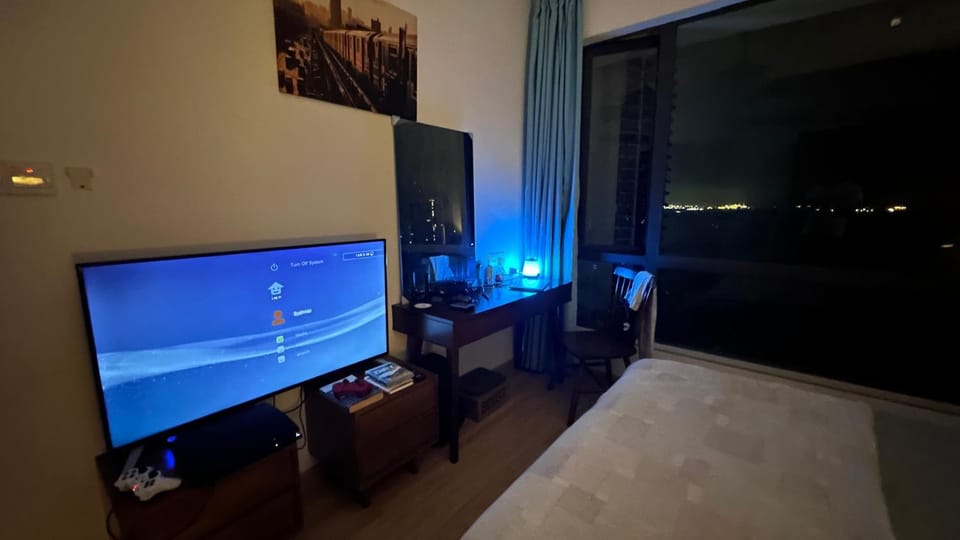 Communal lounge/ TV room, Bed, Night, TV and multimedia, Photo of the whole room, Bedroom, hair dresser