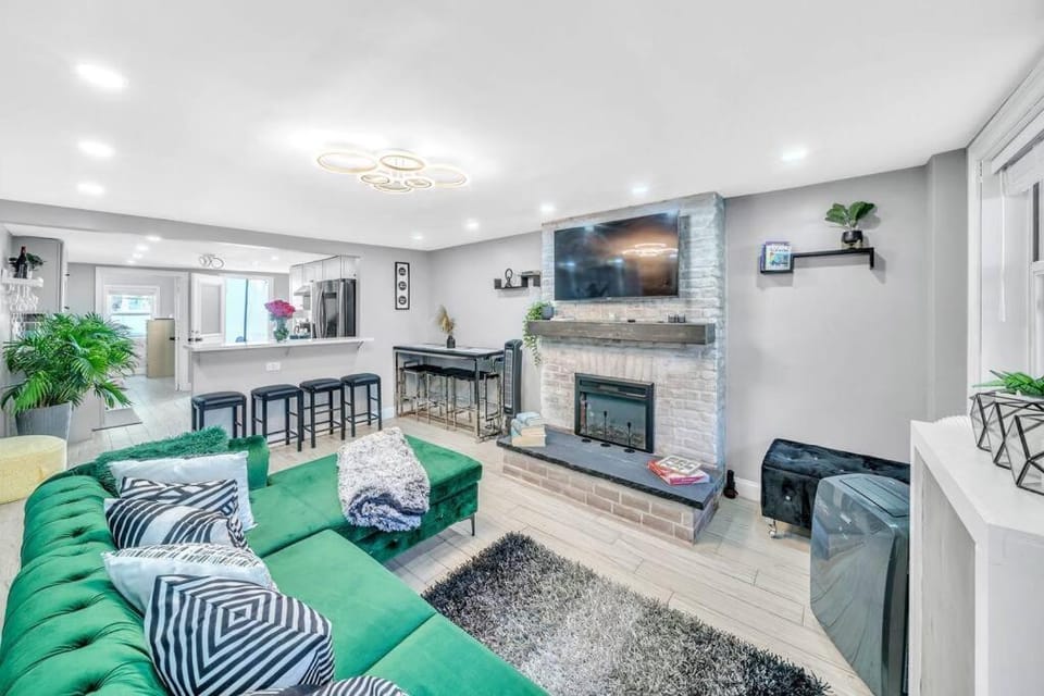 3 Bedroom Duplex w Large Backyard Apartment in Bedford-Stuyvesant