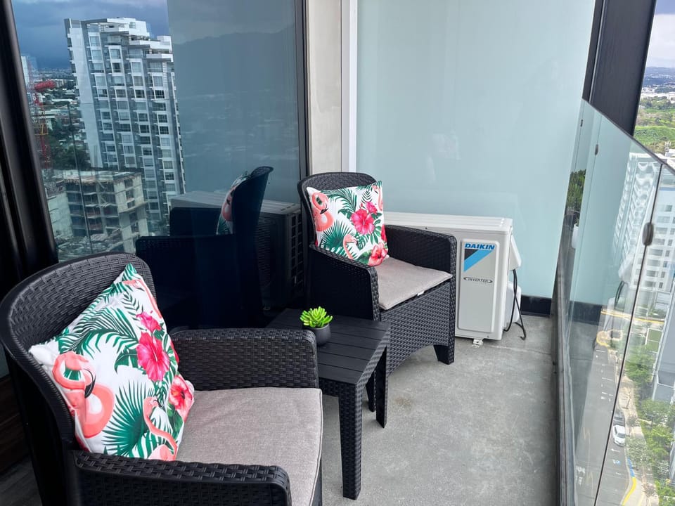 CityScape Properties 20th floor Studio 24-7 Concierge Amenities Apartment in San Jose