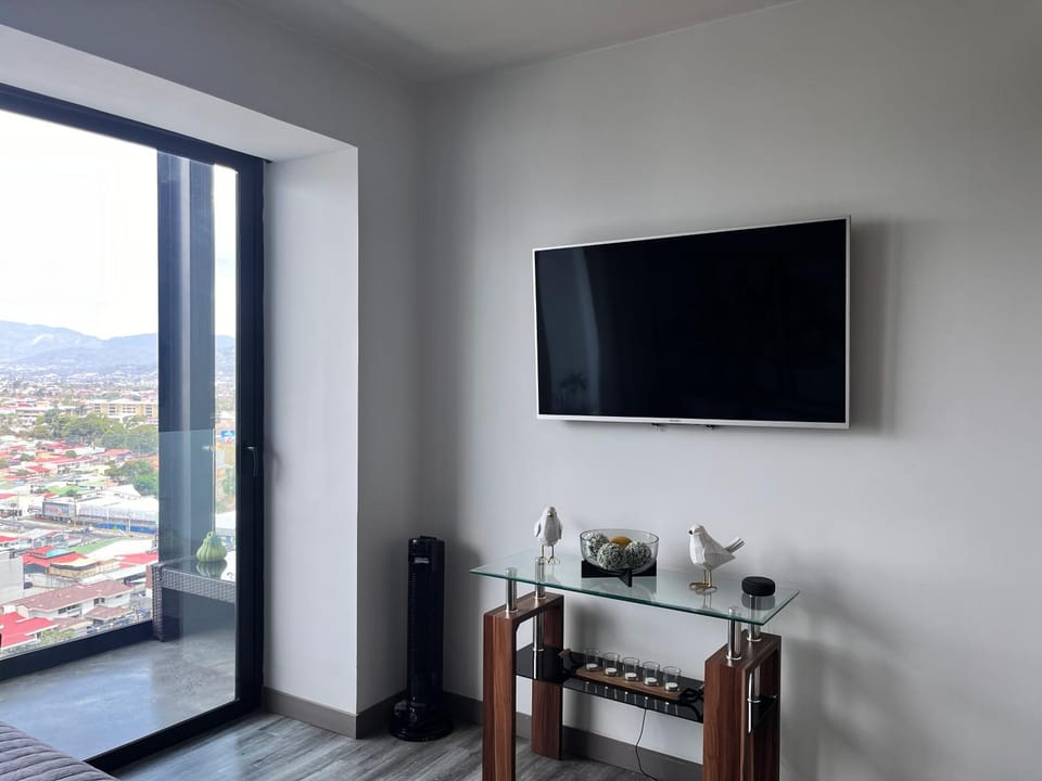 CityScape Properties 20th floor Studio 24-7 Concierge Amenities Apartment in San Jose