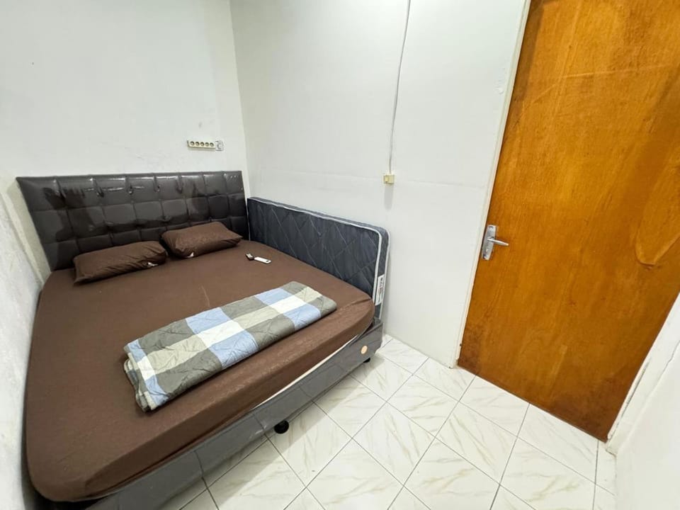 Bed, Bedroom, air conditioner