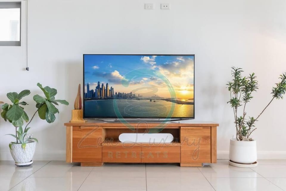 Coastal Oasis Panoramic Ocean View Apartment in Darwin