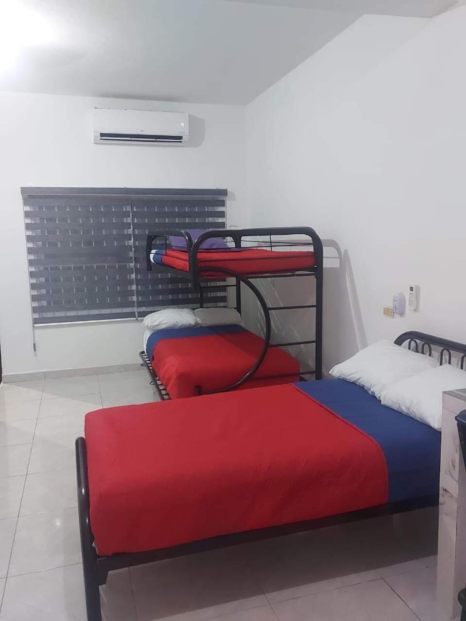 Bed, Photo of the whole room, Bedroom, bunk bed, air conditioner