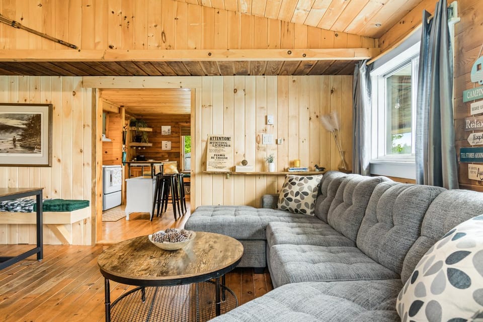 Cozy Cabin with Large Cedar Hot Tub Cabin in New Brunswick