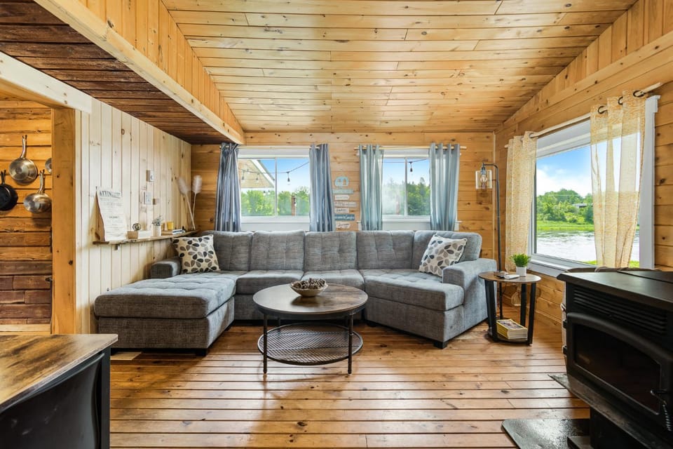 Cozy Cabin with Large Cedar Hot Tub Cabin in New Brunswick