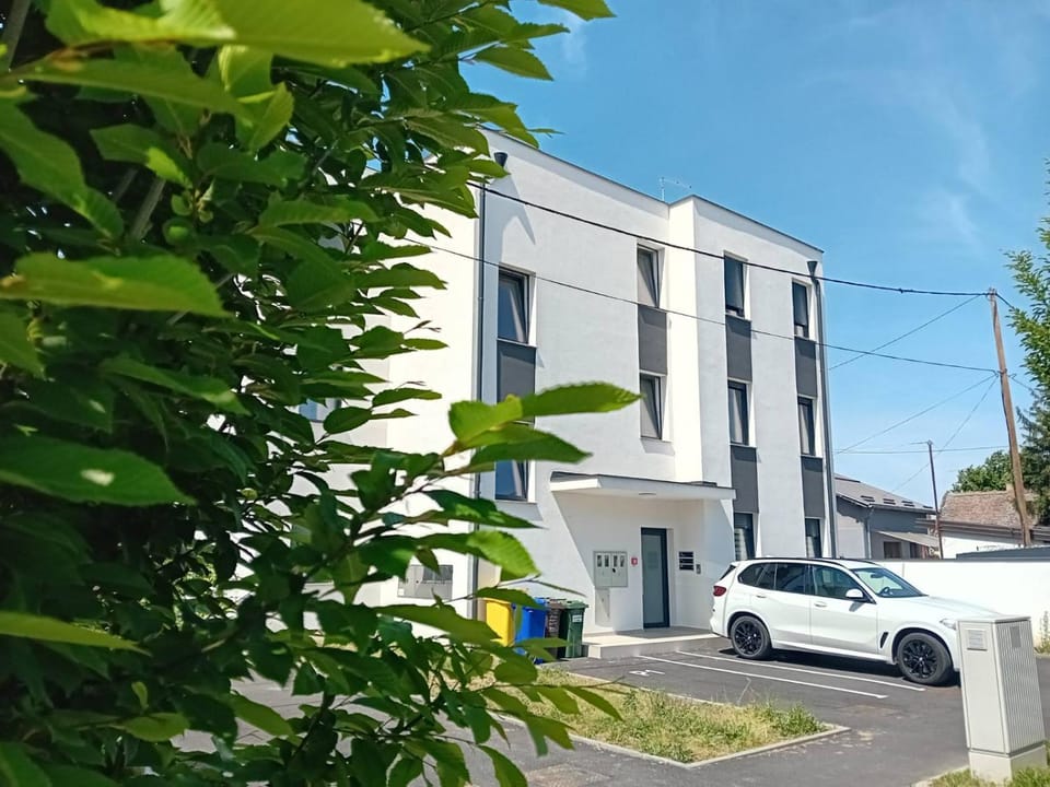 Property building, Day, Street view, Parking